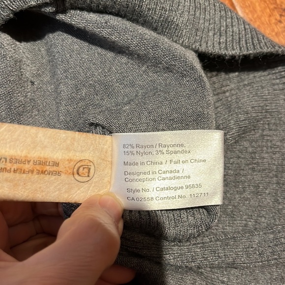 Danier Cardigan V Neck Size M Grey - Picture 6 of 9